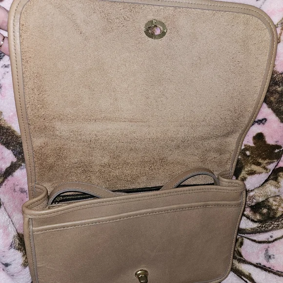 Vintage Coach Pocket Purse - Picture 4 of 12